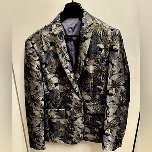 Paisley, black silver, and gold jacket. Size medium approximately 44 regular.